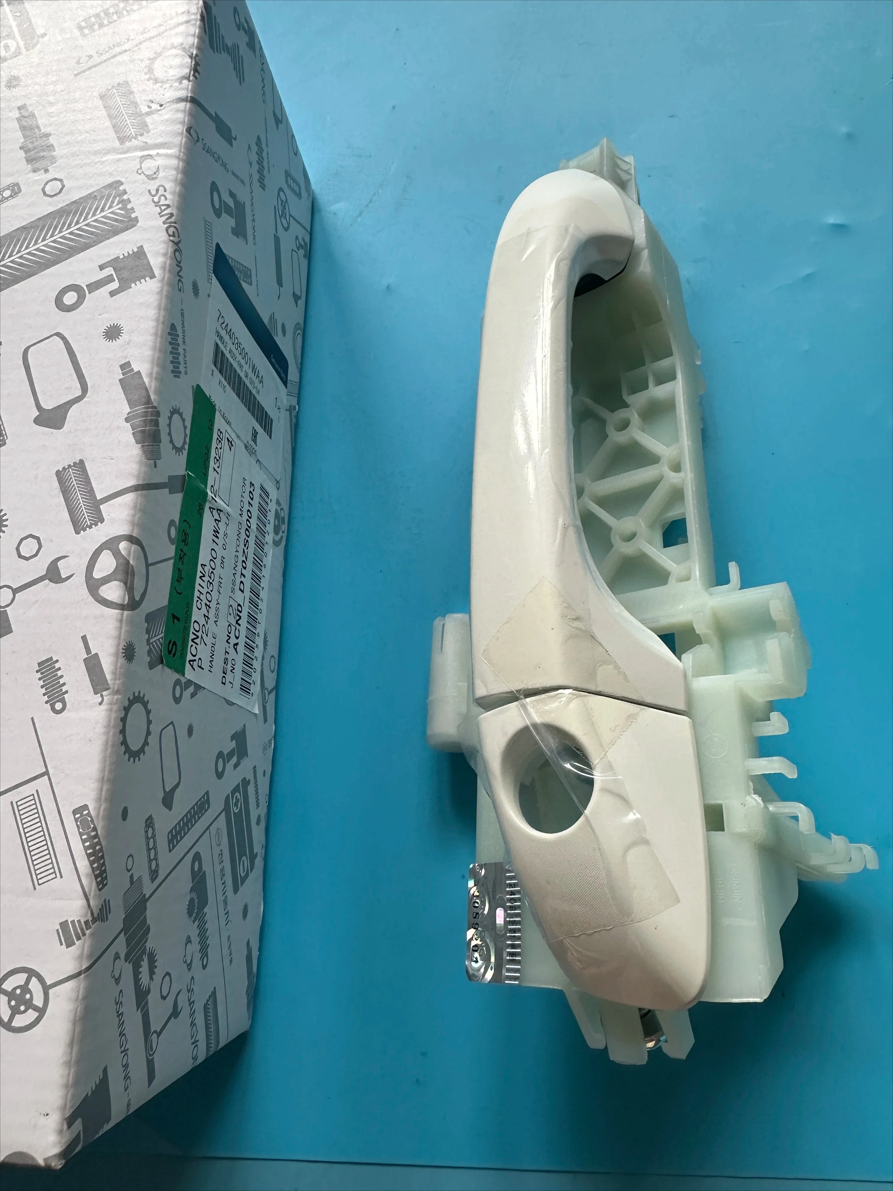 

Оригинальная левая передняя дверь/боковая ручка в сборе LH 7244035001WAA для Ssangyong Tivoli/XLV