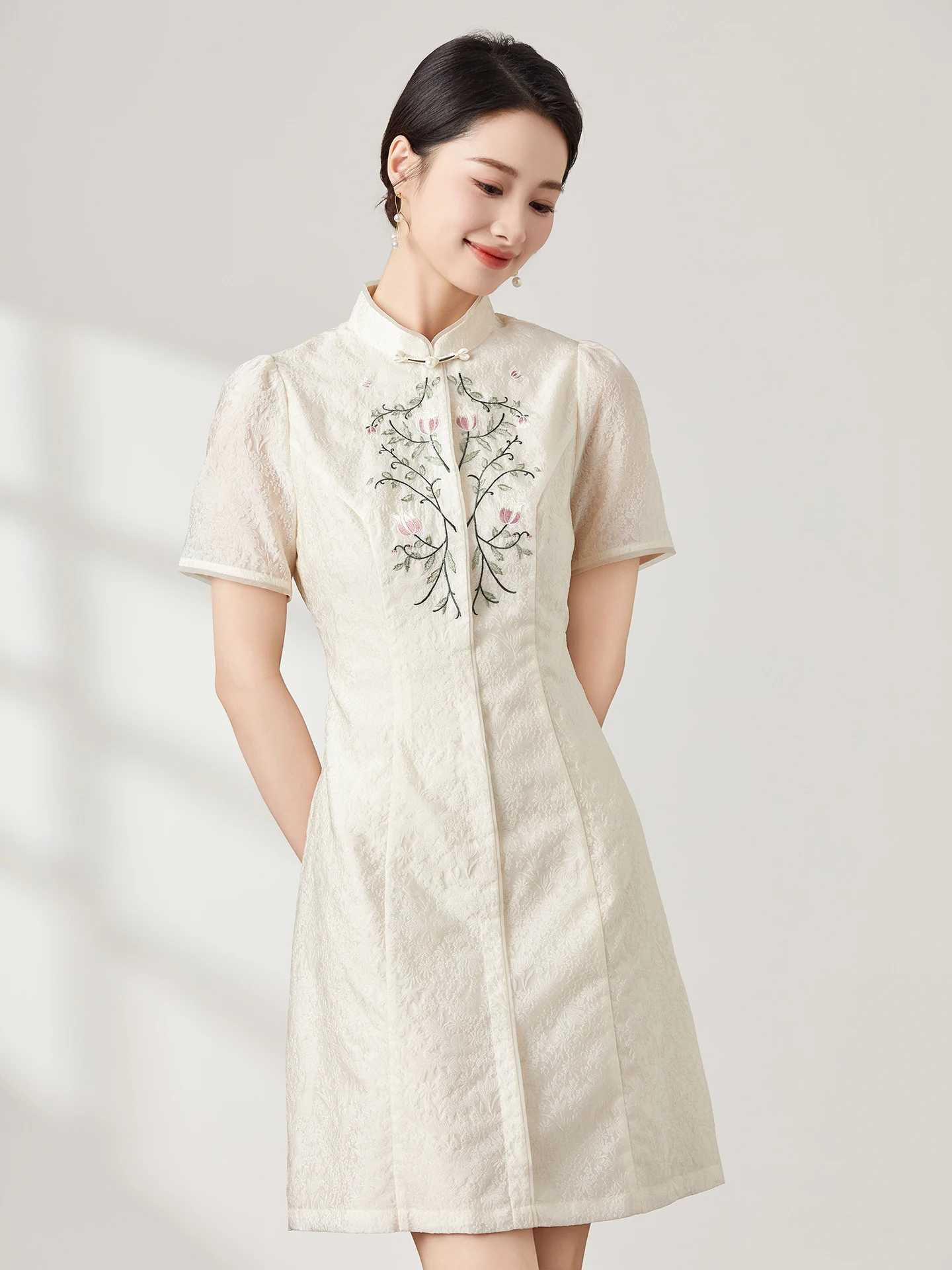 

Ele Young Women's Dr Embroidered High Quali Polyester Fiber Mid-Length Slant-Collar Breathable ort-Sve