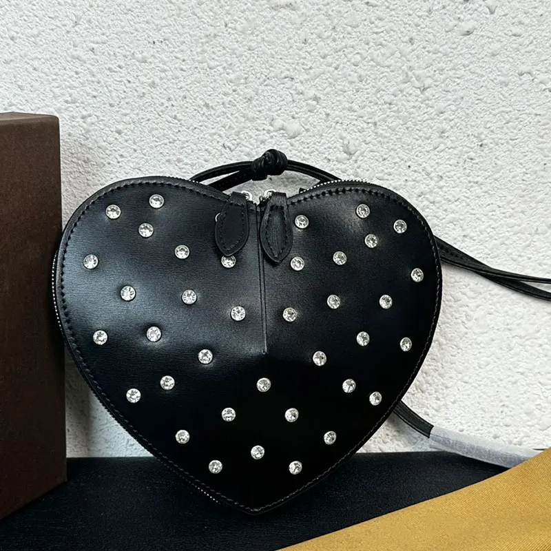 

Love Heart Shaped Bag High Quality Leather Patent Leather Red Wedding Party Purse French Fashion Design Shoulder crossbod Ladies