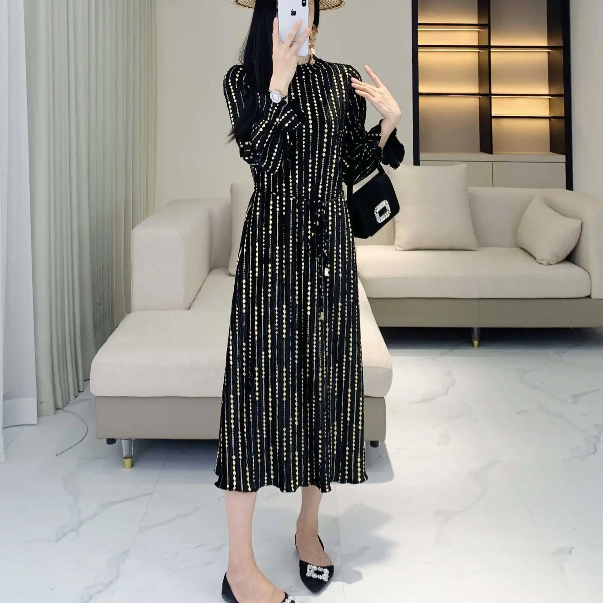 Pleats Pleated  Dresses 2024 Fall Winter New Elegant Fashion Niche Senior Sense Large Size Tie Hot Gold Sequins Corset Dress