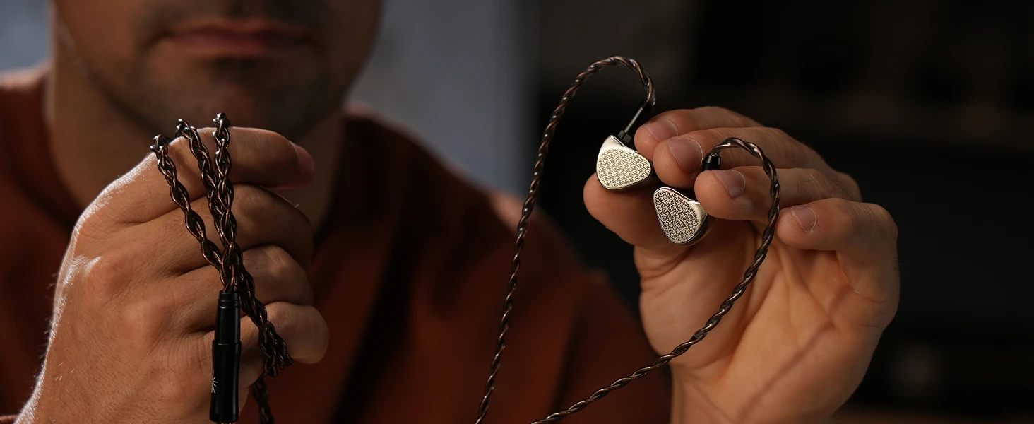 Linsoul Kiwi Ears Halcyon Weltweit erste MEMS + 1DD + 3BA Tribrid IEM-Ohrhörer mit Gaming-Boom-Mikrofon – Detail 15