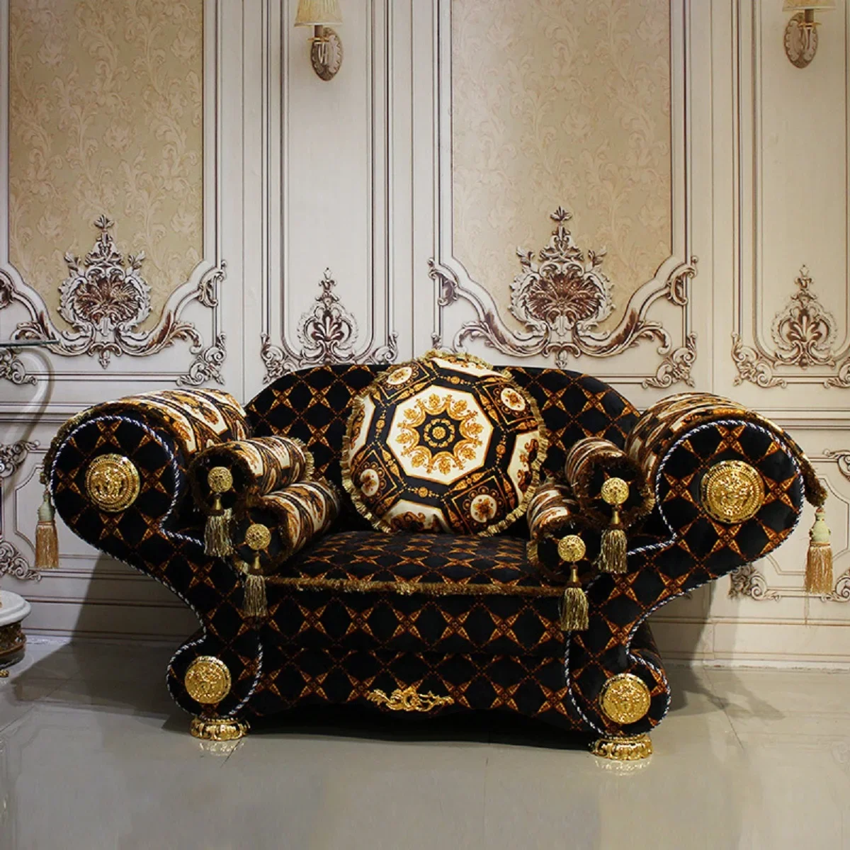 Living room high-grade European comfortable single sofa Villa hall master leisure gold-plated carved luxury sofa chair