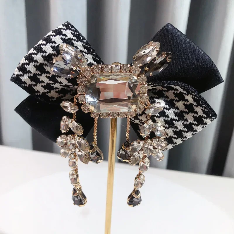 New Fabric Bowknot Brooch Rhinestone Tassel British Style Bow Tie Female Shirt Collar Pin Vintage Brooches for Women Accessories