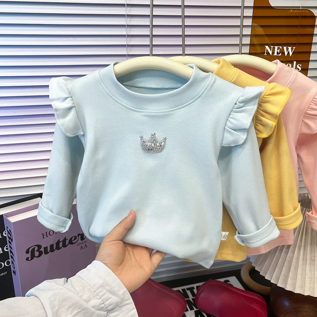 Herbstliches, süßes, einfarbiges Mädchen-Oberteil mit Herzmuster, warmes, gerüschtes Langarm-T-Shirt für Kinder, ideal für den täglichen Gebrauch, Kinderkleidung, Hemd. – Detail 13