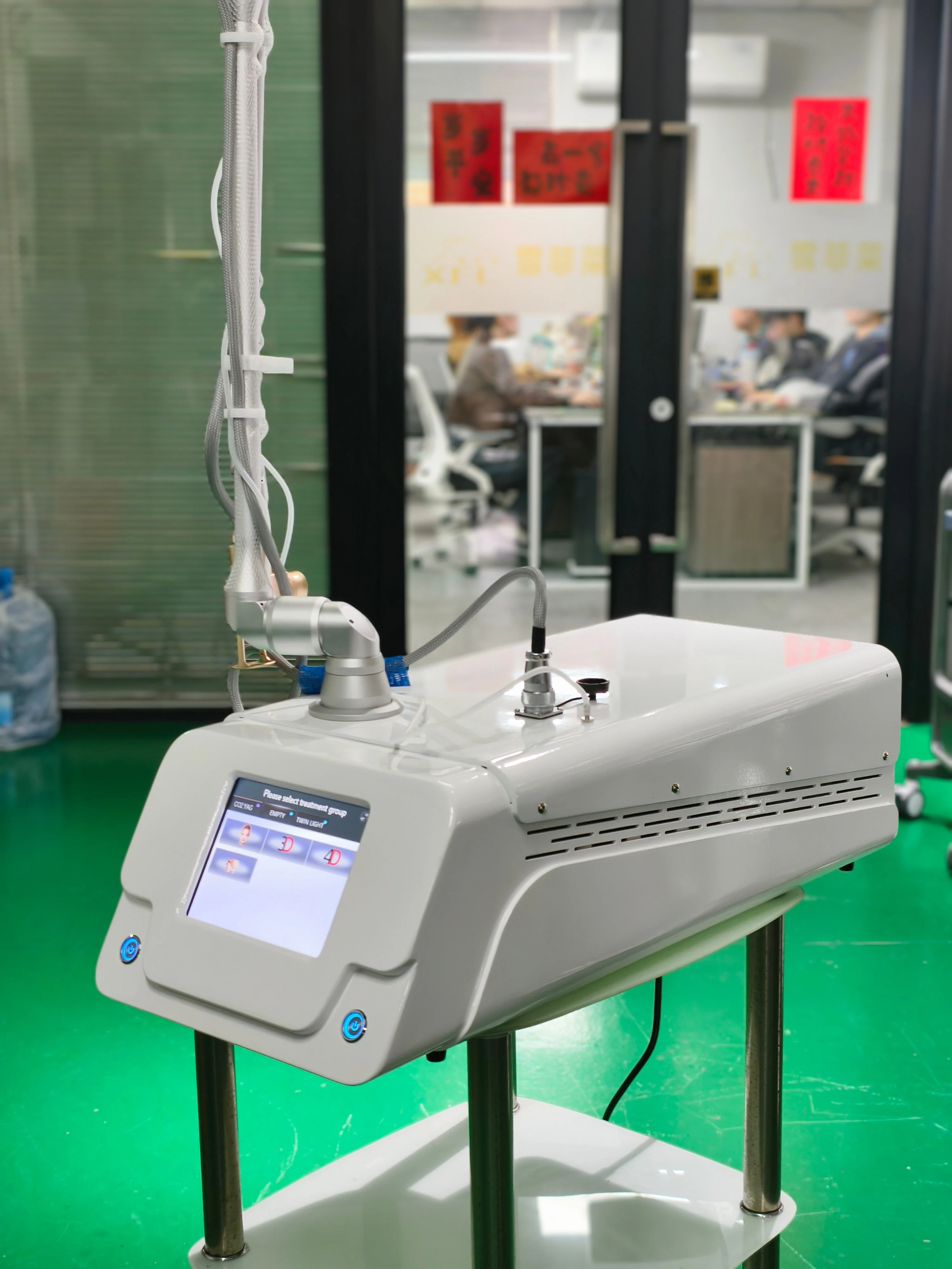 Portable Professional Fotona Co2 Fractional Skin Rejuvenation Resurfacing Beauty Machine Effective Acne Scar Removal Equipment