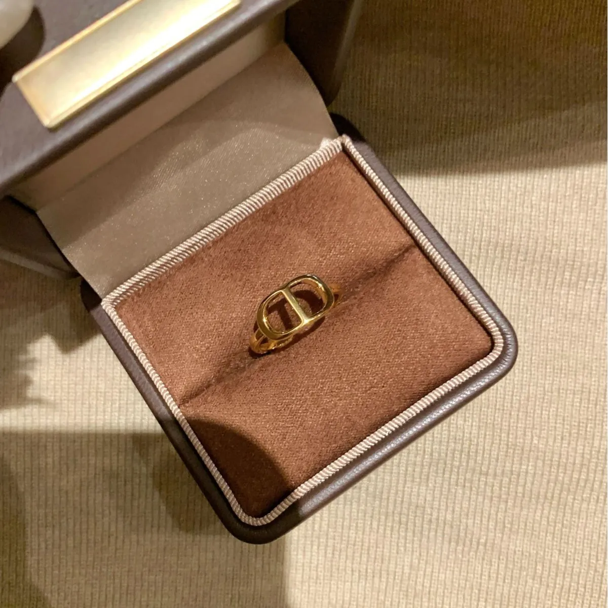 

Trendy Viral Pig Nose Open Ring for Women, Adjustable Gold Plated Geometric Ring, Minimalist Luxury Versatile Fashion Jewelry