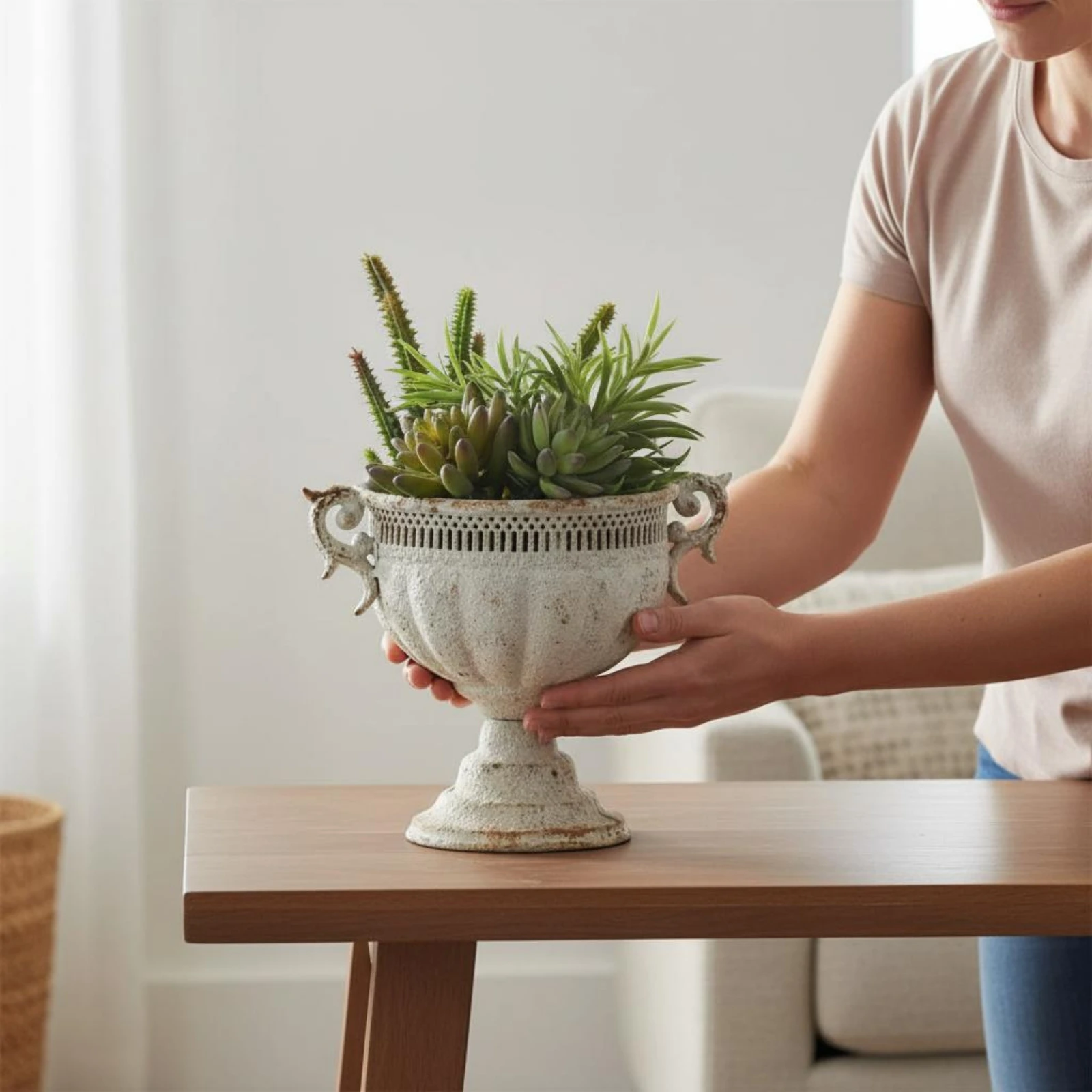 

European Design Urn Vase Decorative Table Accent Vintage Iron Vase Retro Metal Urn Indoor Outdoor Use Shabby Chic Flower Pot