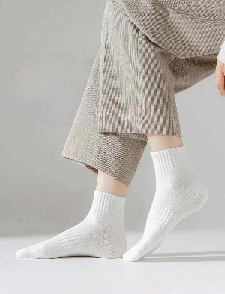 Klassische, schwarz-weiße Damen-Kurzsocken, Damensocken in großen Größen (36–44), bequeme und atmungsaktive Socken für Frühling und Sommer, Sportlicher Stil, Socken bis zur Mitte der Wade, Herrensocken, Paar-Socken, Freizeitsocken, vielseitige Socken. – Detail 9