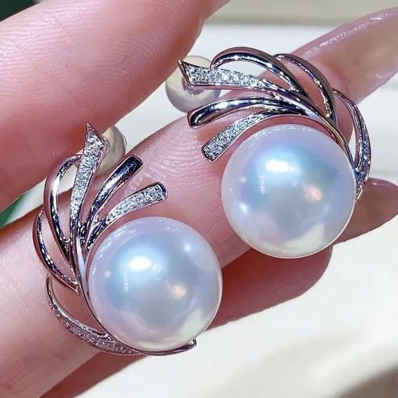 

Banana leaf earrings, women's imitation pearl light luxury style earrings, fashionable chic style jewelry
