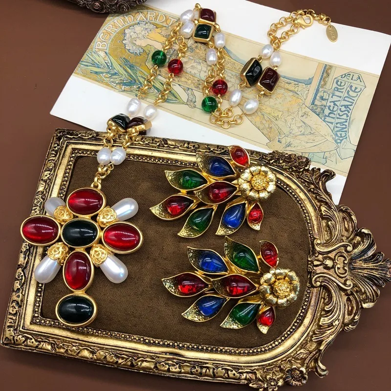 

Medieval Court Style Design Pendant Necklace Colored Glazed Flower Leaf Earclip Temperament Versatile Jewelry Set