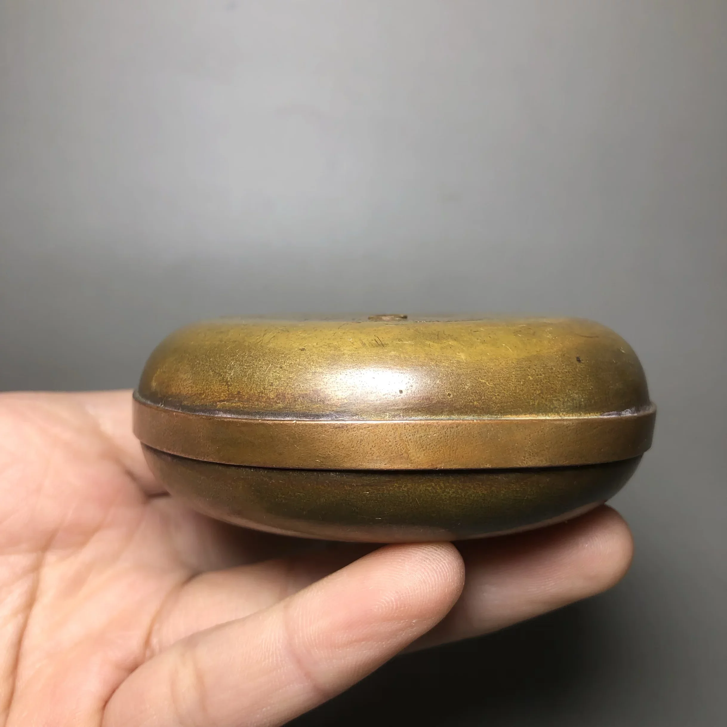 China Retro Bronze Water Drop Painting and Calligraphy Circular Water Injection Inkstone Drop Study Room Craft Ornaments
