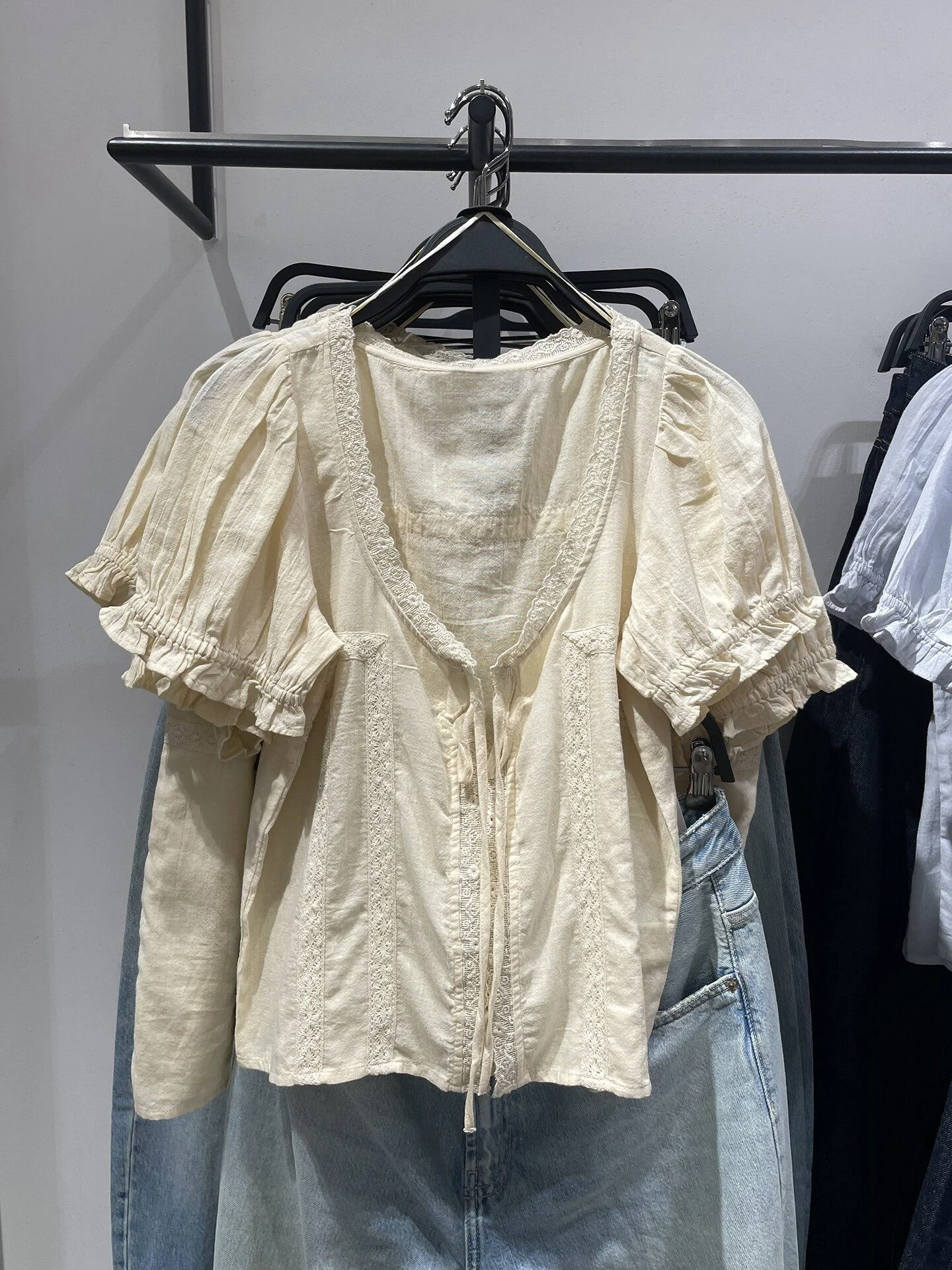 

2026 New Women's French Sweet Bubble Sleeve Embroidered Shirt Women's Bow Tie Waist Short Sleeve Top