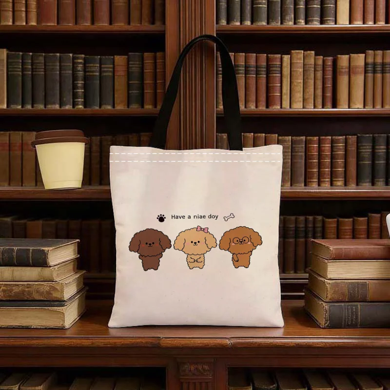 A fashionable handbag，Three cute teddy dogs，It has comfortable shoulder straps suitable for women，Printed handbag is fashionable