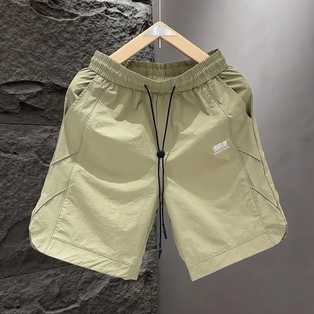 شورت صيفي جديد من الحرير الجليدي للرجال، فضفاض، مناسب للشاطئ، سريع الجفاف، مريح، بنطلون كاجوال للشباب، تصميم رياضي، طول خمسة ...