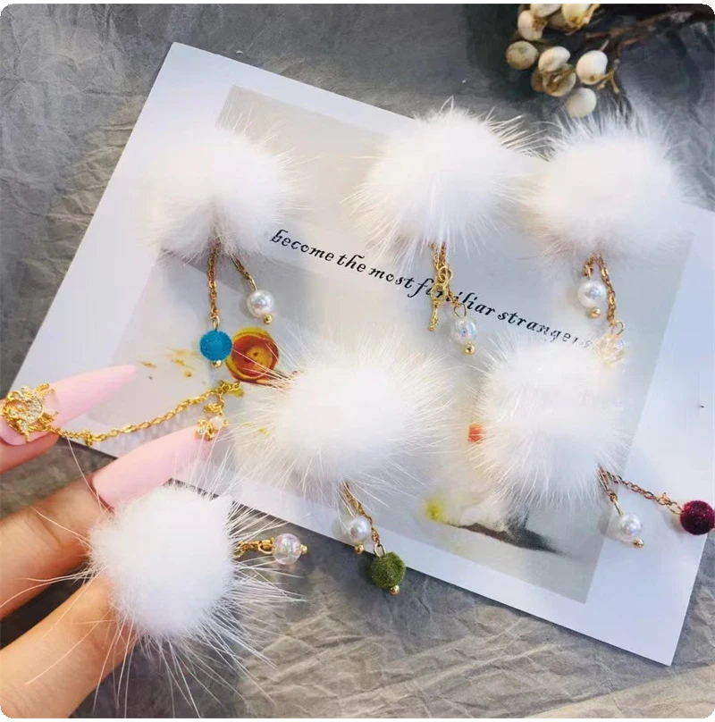 ネイル用磁気ポンポン10個、冬をテーマにした取り外し可能なファジーボールチャーム、プレスオンネイルDIYマニキュア用