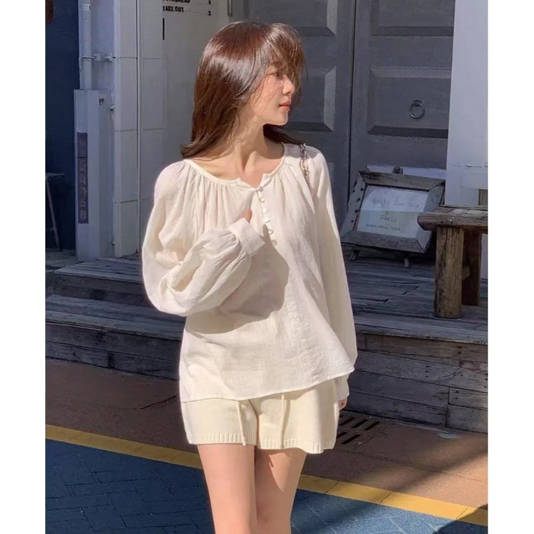 

Loose Long Sve Women's irt Dongda Gate round Ne Button Design ell Bule Lazy Sle Faionable Slimming Casual Top