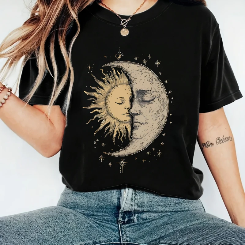 Summer Hot Selling Bohemian Style T-shirt with Mysterious Moon and Sun Face Pattern Print, Retro Hippie Style Women's T-shirt
