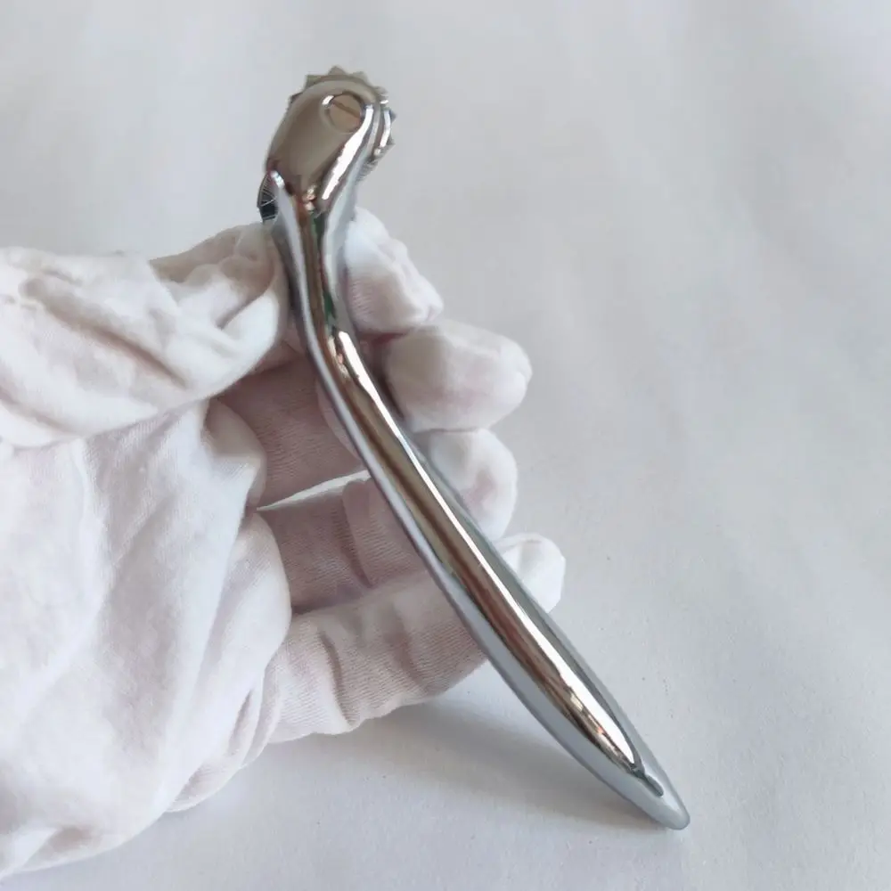Manual V Shape Face Roller Massager Metal Lifting Beauty Tool For Facial Slimming Skin Care Tightening Equipment view 4