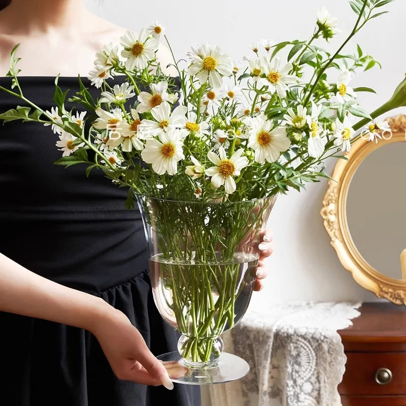 

Middle aged high transparency glass large vase, transparent water cultivated rose and lily fresh cut flowers, home decoration or