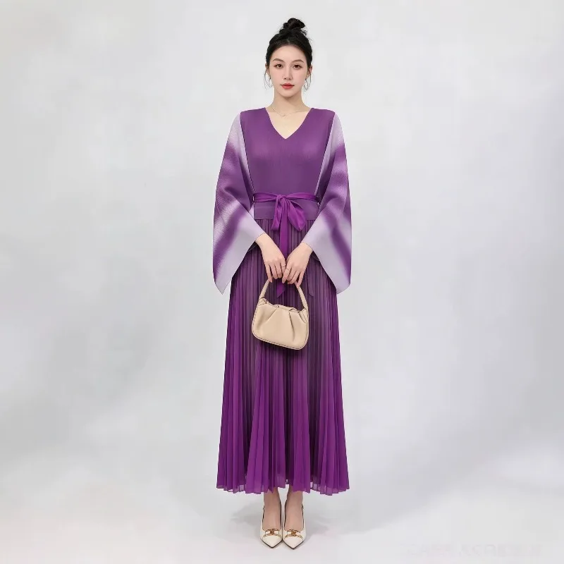 Plus Size 2026 Autumn New Dresses Plisse Gradient Color Block Wide Sleeves Fold V-Neck Waist-Tied Pleated Large Hem Ruched Dress