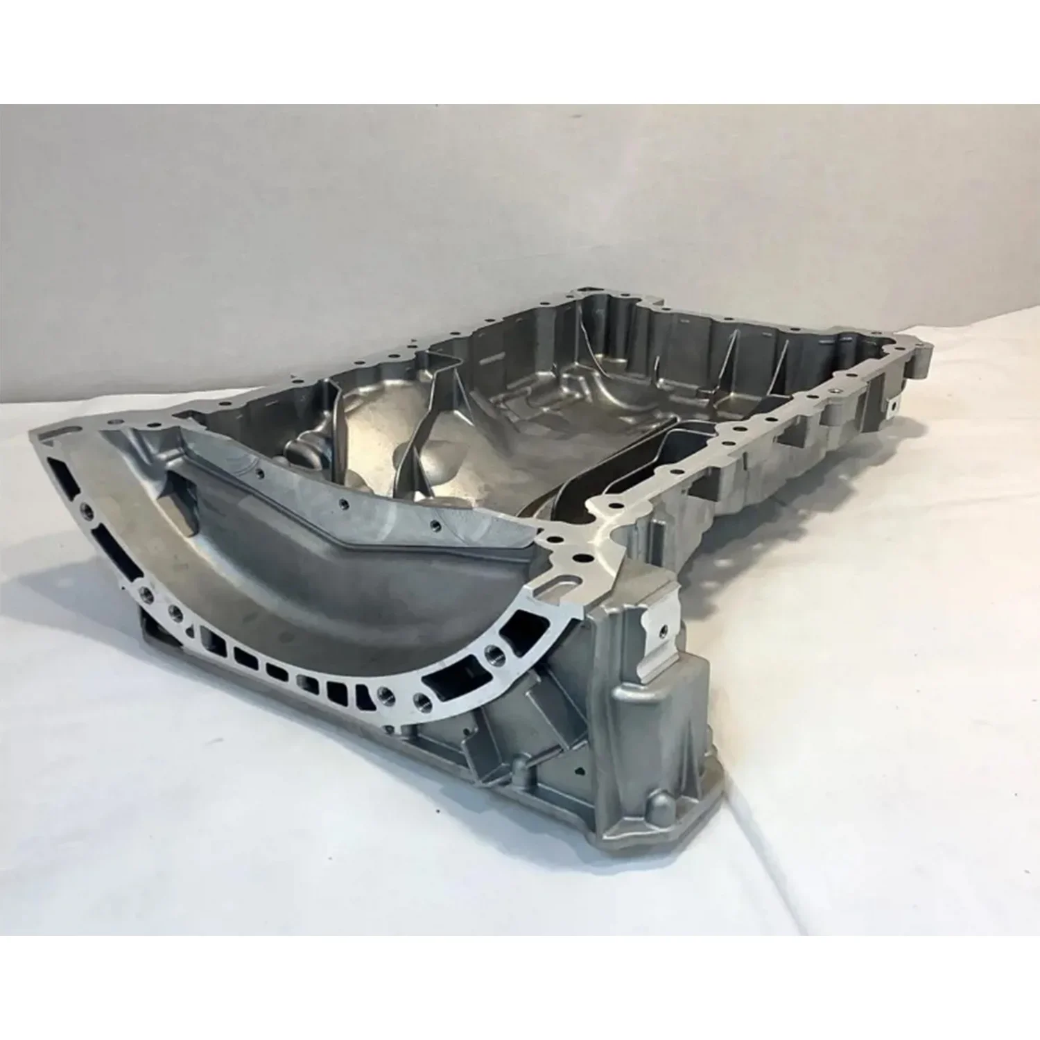 

Upper Engine Oil Pan Sump For Mercedes Benz 6420142300 6420144202 6420145302 642-014-23-00 642-014-42-02 642-014-53-02