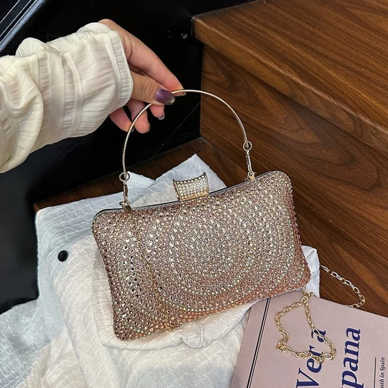 

Elegant Women's Messenger Bag Made Of Leather Boasting Classic Paris Style And Popular Classic Elegant Look​