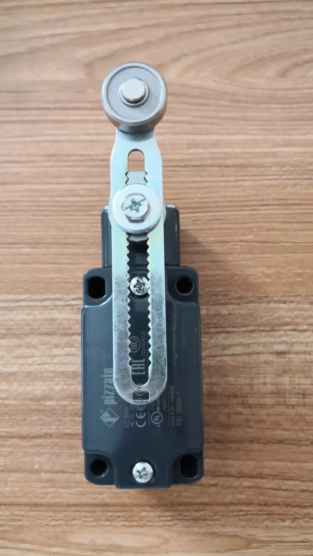 

New Original restricted switch FD 2056-1