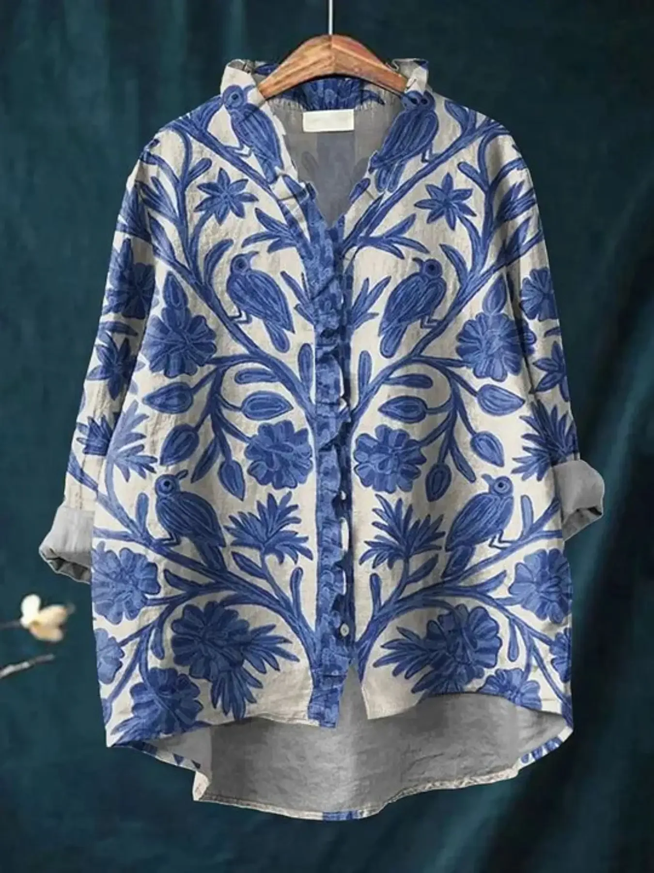 

Autumn new V-neck casual top, women's long sleeved lace shirt, Lace trimmed ruffle collar short sleeved top.