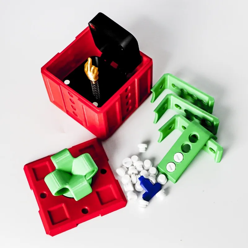 Funny Prank Gift Box Jumping Middle Finger Trick Toy Scare Surprise Gag Novelty Item for Party Festival Halloween Decoration