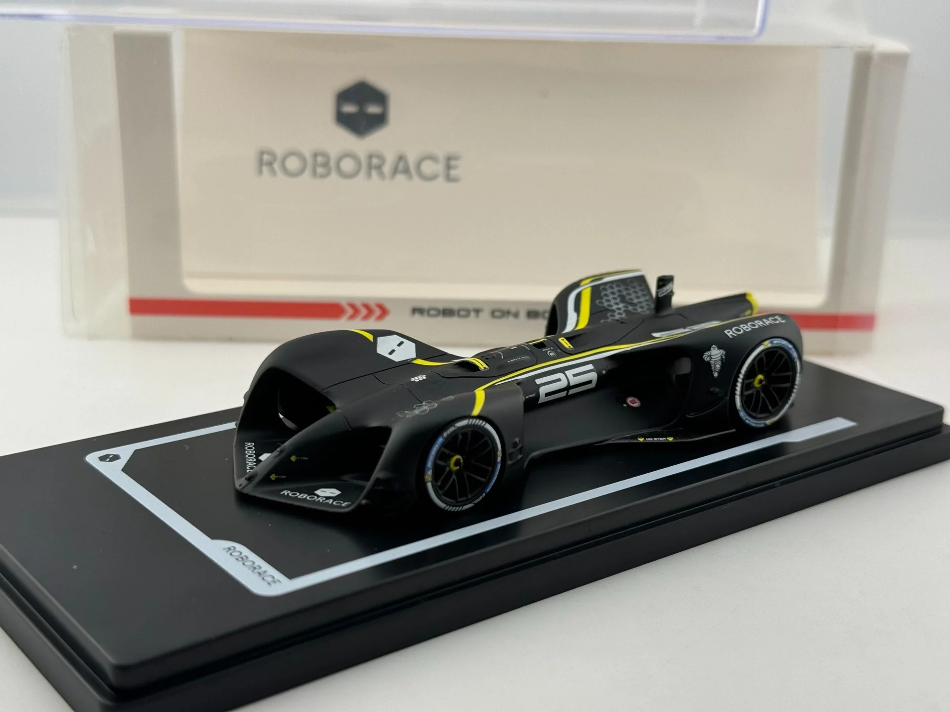 Diecast ROborace 1/43 Maßstab unbemannte Formel Racing Harz Auto Modell Sammlerstück Spielzeug Geschenk Souvenir Display Ornament