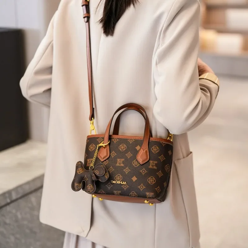 

2025 Women's High - value Vegetable Basket Shoulder Bag - New Internet Celebrity Style, Exotic & Versatile Fashion Messenger