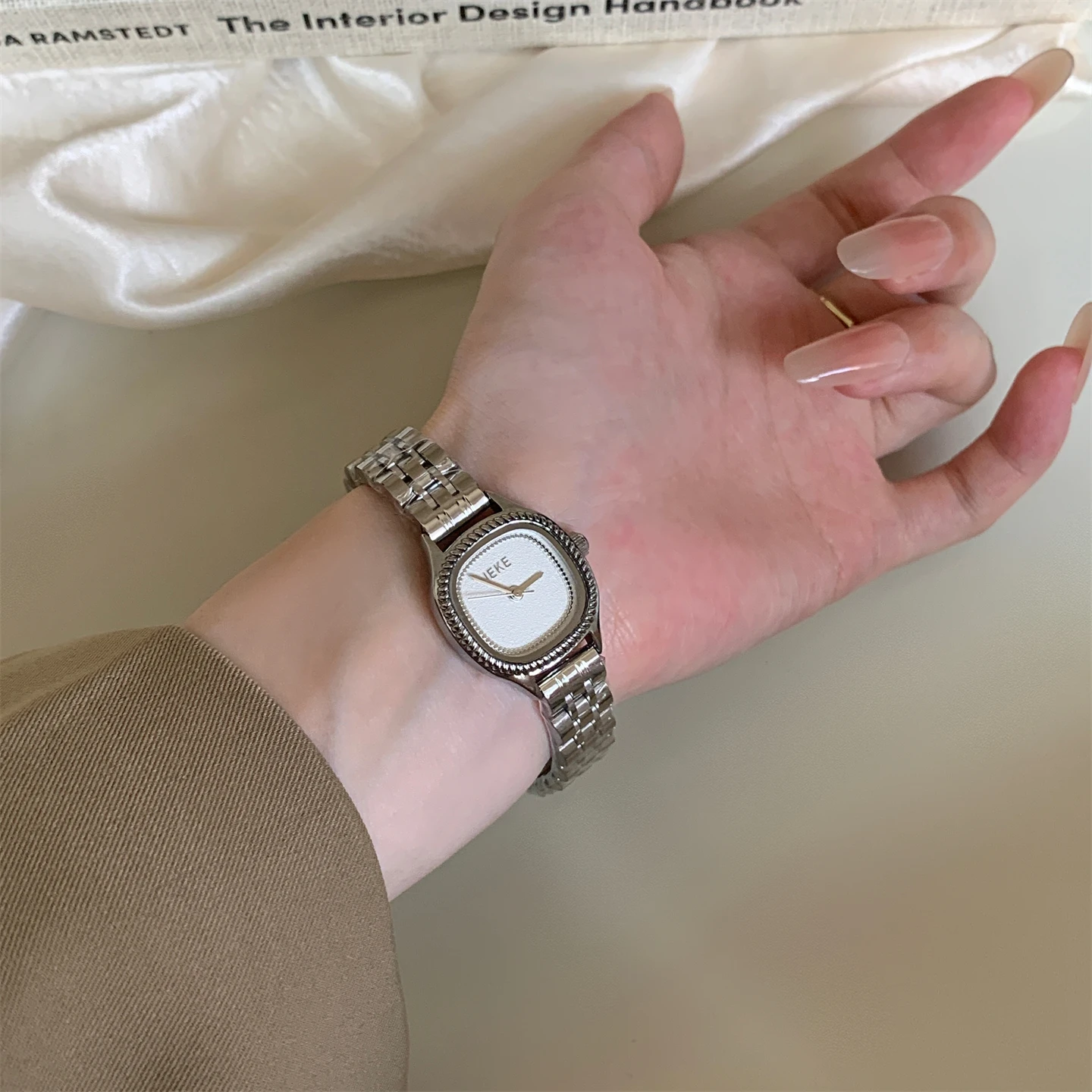 

New 2026 luxury gold square watch women's high sense niche fashion versatile commuter fashion watch