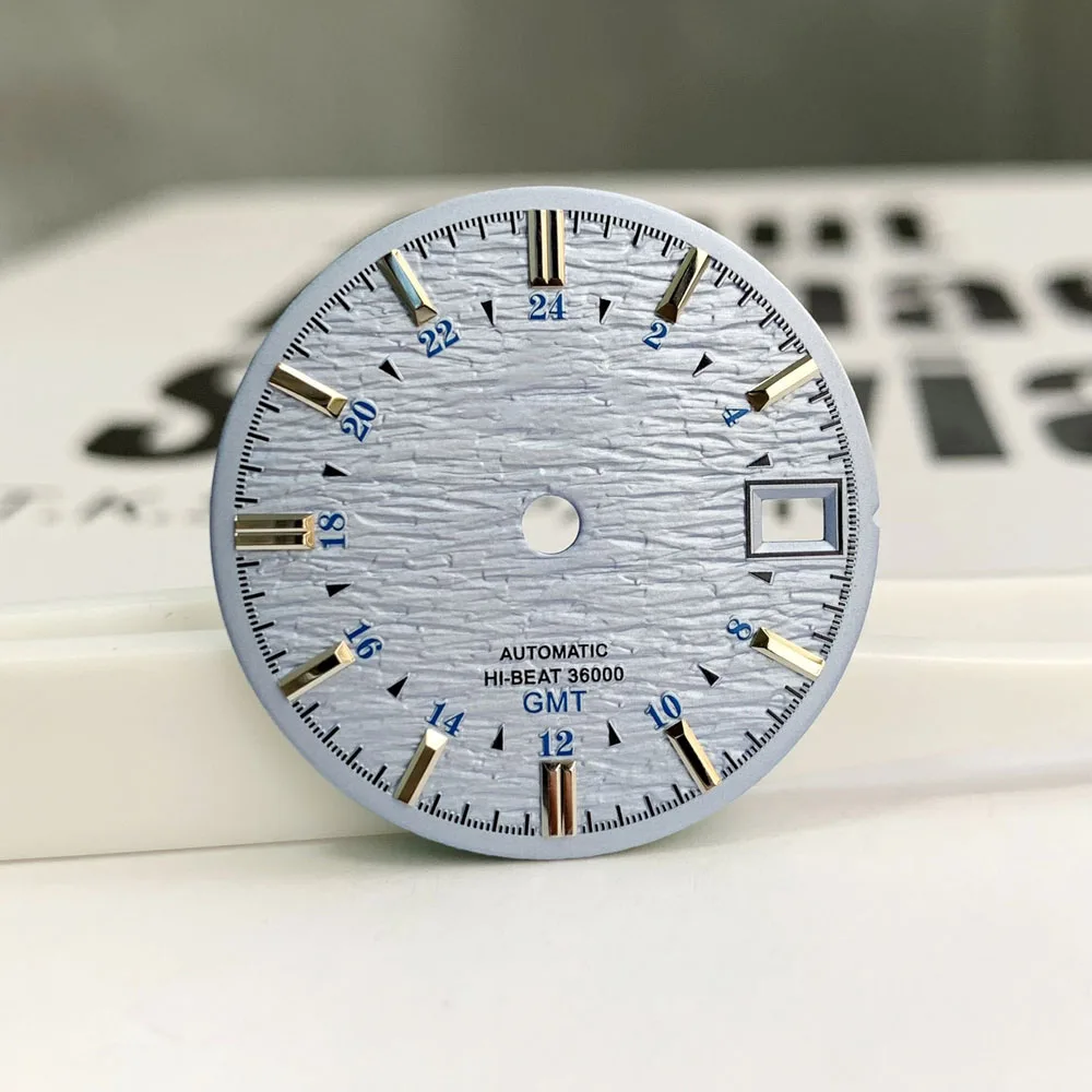 The new NH34 dial has a 28.5mm sand line striped nail surface Grand suitable for GMT four needle retro NH34 mechanical m