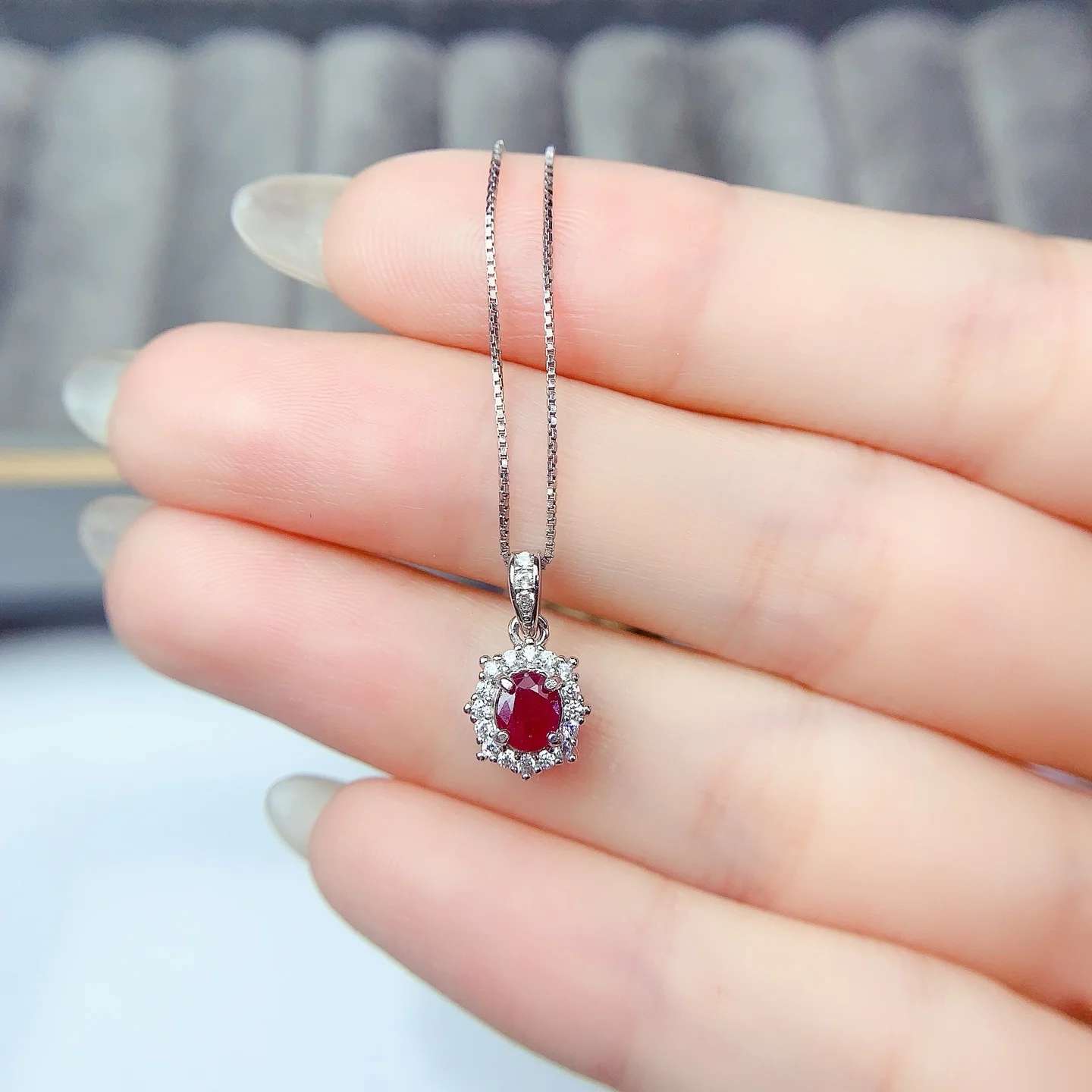 

New 925 silver dove's blood ruby 4x5mm elegant princess style versatile fashionable light luxury delicate women's pendant