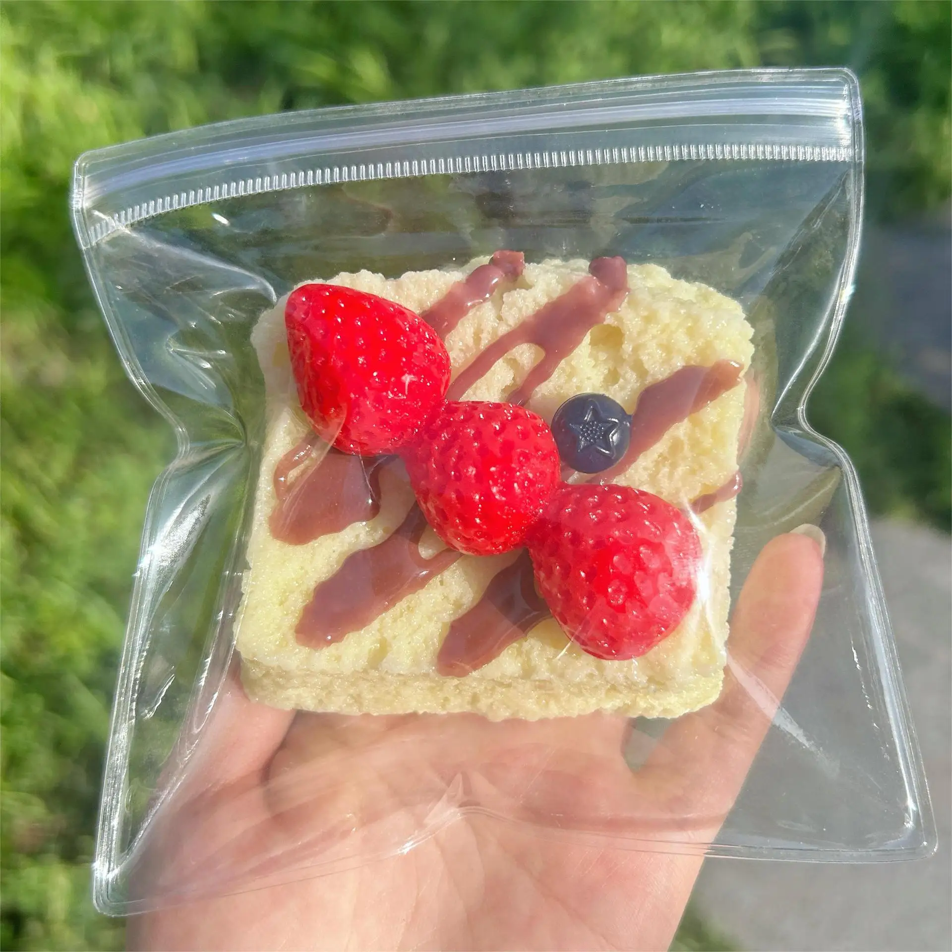 Mochi Taba Squishy Imitazione Silicone Creativo Salsa di Fragole Super Spessa Toast Agitarsi Giocattolo Pane Dessert Regalo Di Compleanno Per Bambini