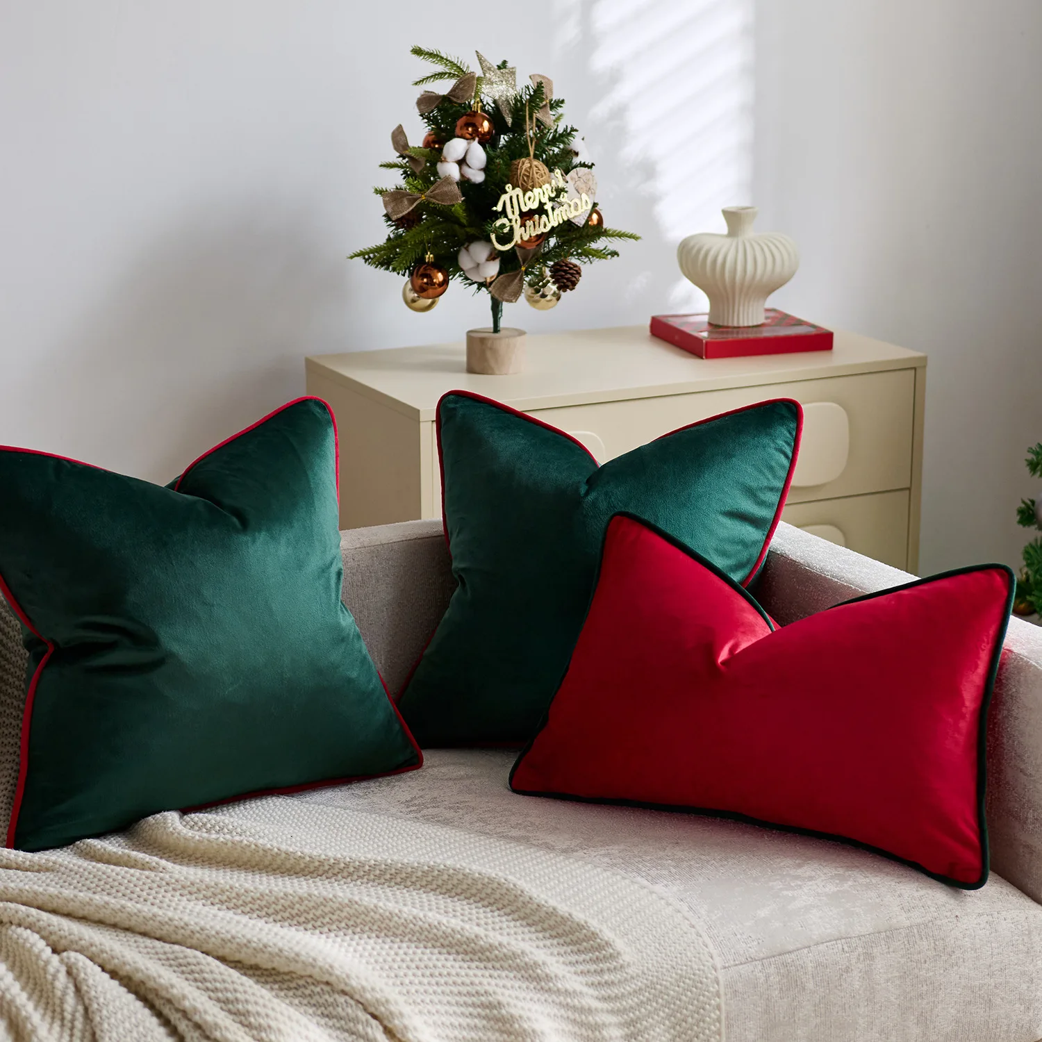 

Christmas Red Green Cushion Cover Solid Velvet With Contract Piping Home Decoration Pillow Cover 45x45cm 50x50cm 60x60cm