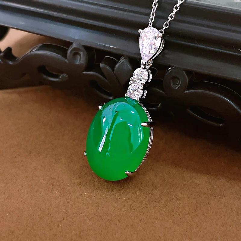 

Green Chalcedony 925 Sterling Silver Pendant Set with High Carbon Diamonds for Advanced Wedding Jewelry Necklace