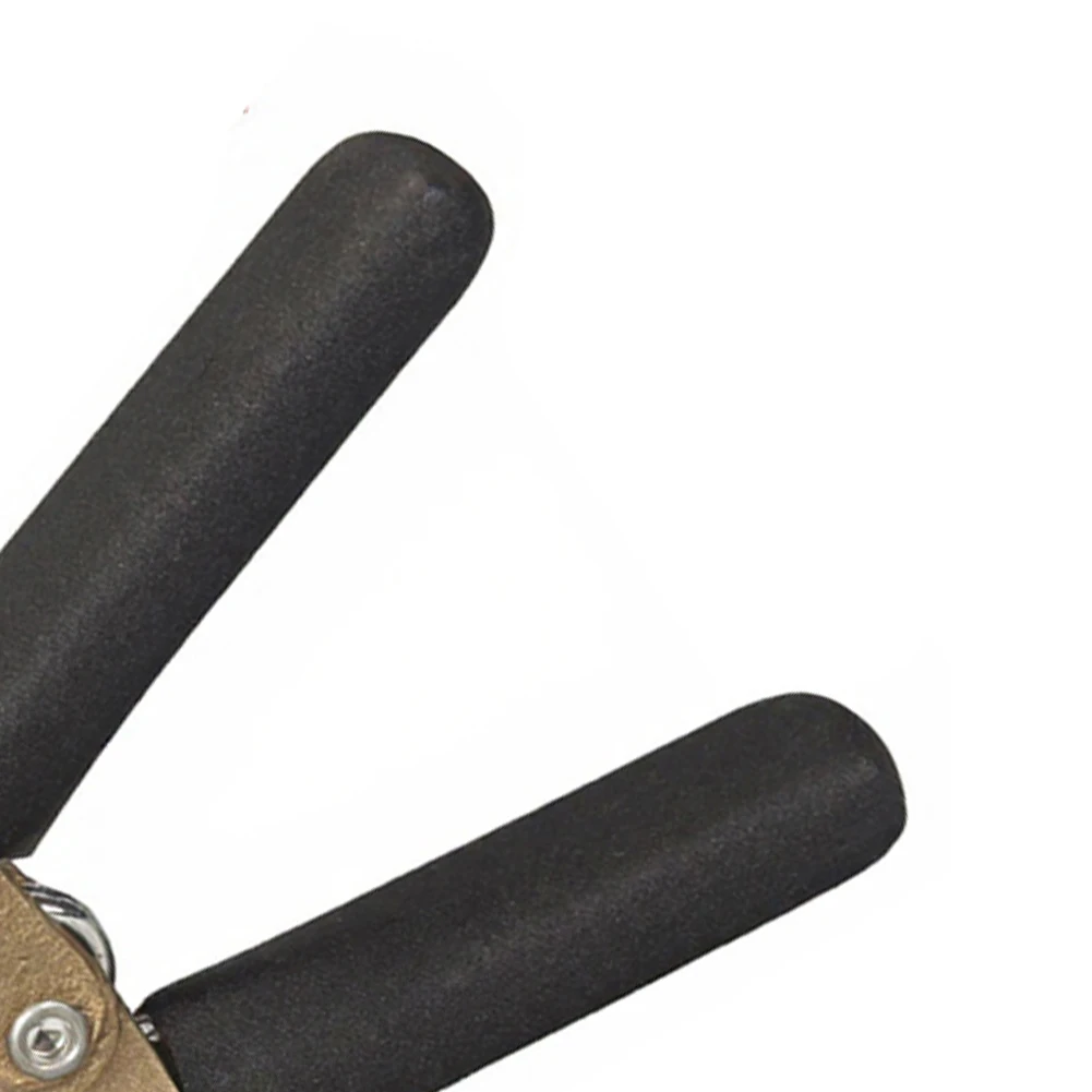 a型300a溶接用接地クランプ、真鍮製ボディ、複数のワイヤーサイズを確実に収納できる大きな開口部付き