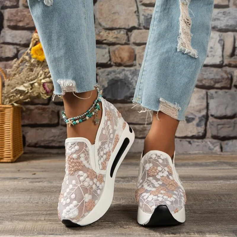 

Women's Casual Mesh Flat Bottom Shoes Spring Summer Breathable Comfortable round Toe Floral Print Mid Heel Supportive Cross-Bord