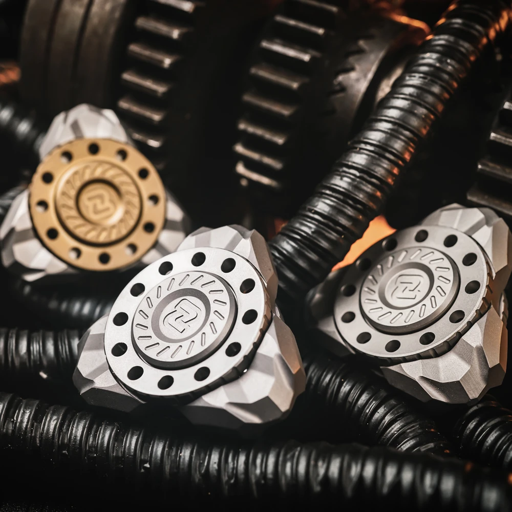 MCZHI EDC ฟิดเจ็ตสปินเนอร์แบบสามใบพัด ของเล่นฟิดเจ็ตสำหรับผู้ใหญ่ ของเล่นคลายเครียด แก้ความวิตกกังวล ของเล่นฟิดเจ็ตโลหะ