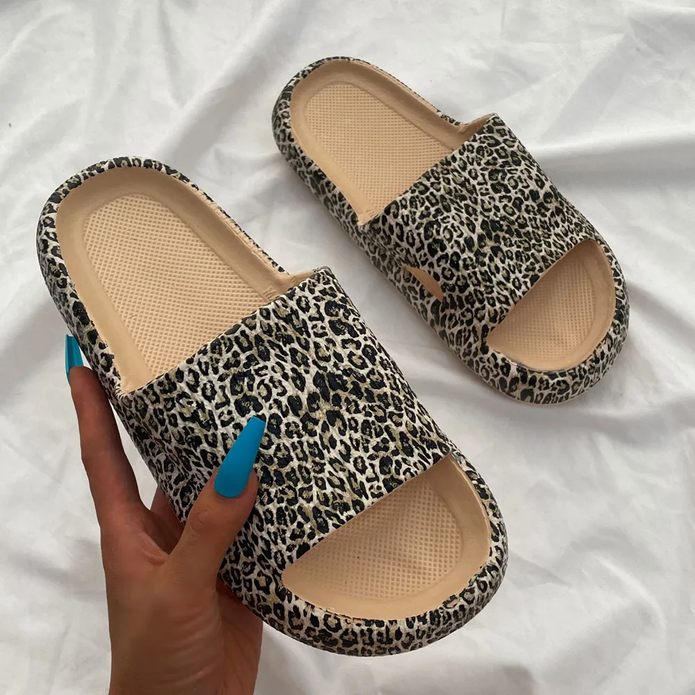 2024 Women Summer Slippers Thick Sole Leopard Fruit Print Indoor Outside Platform Shoes Female Male Fashion Slides Beach Slipper