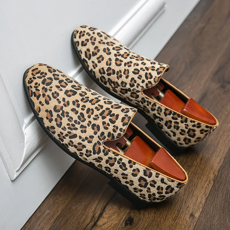 Fashion Driving Shoes Slip-on Lazy Loafers Leopard print Suede Causal Moccasin Comfortable Mules Men Pointed Retro Social Shoes