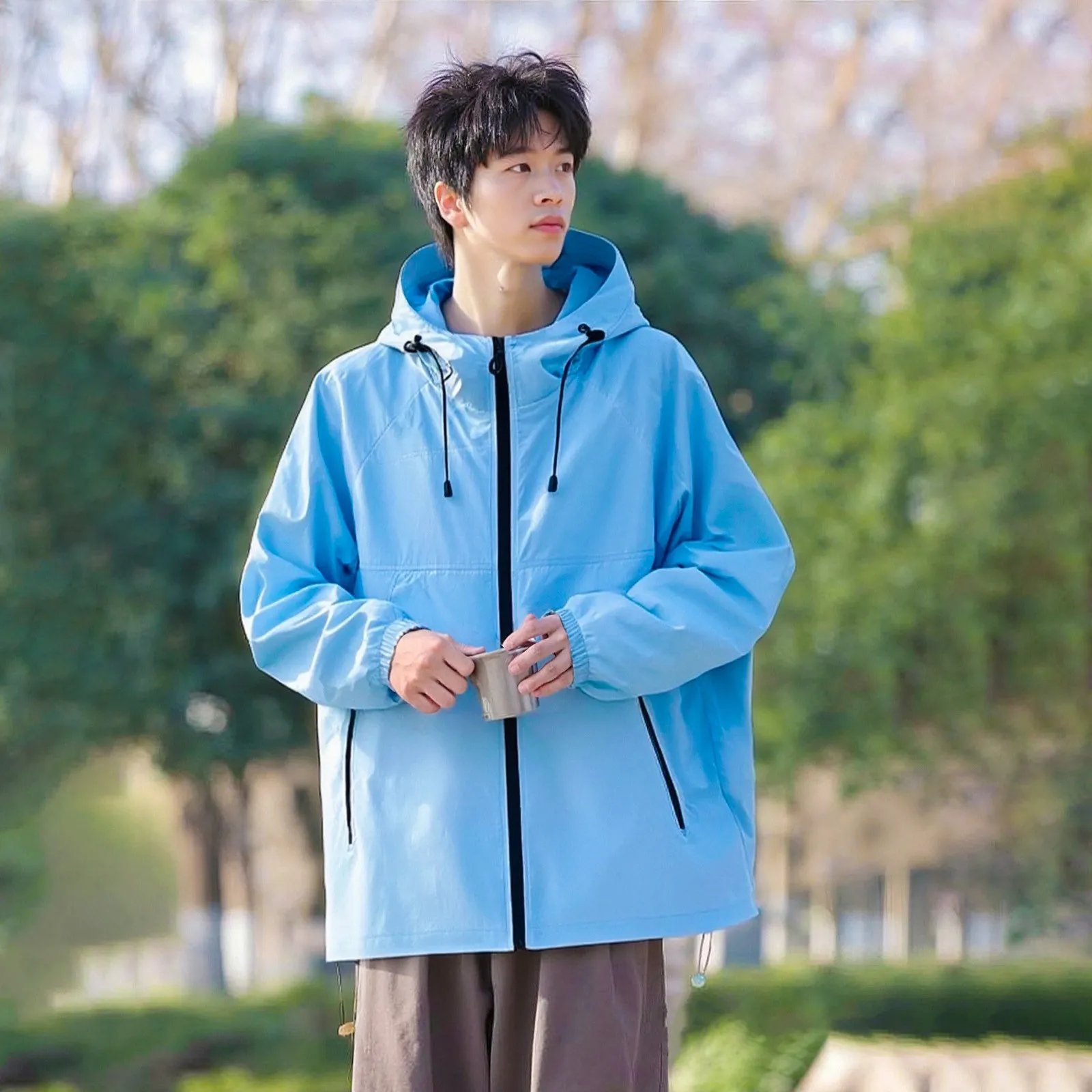 

Men's Nylon Hooded Windproof and Sunscreen Jacket, Thin and Slightly Elastic Skin Jacket, Breathable and UV Resistant Jacket