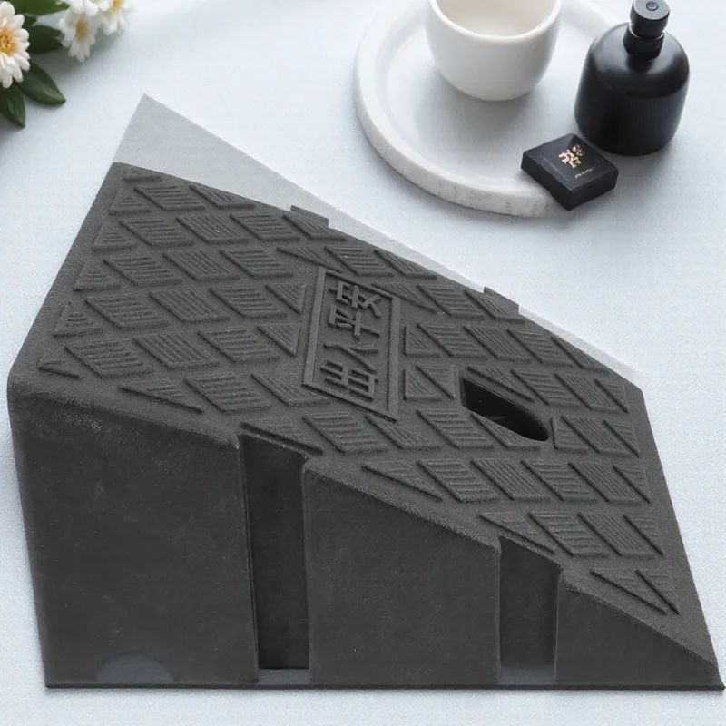 

Plastic Slope Ramp 10Cm Height Non-Slip Diamond Texture Durable Outdoor Use Ramp For Car Motorcycle Loading Threshold