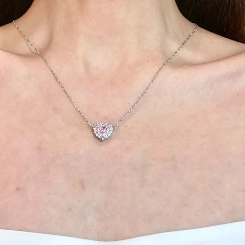 الفاخرة الخفيفة المتخصصة الراقية الشعور زهرة الجليد قطع الوردي الماس الحب قلادة عالية الكربون الماس الترقوة سلسلة بسيطة و ve