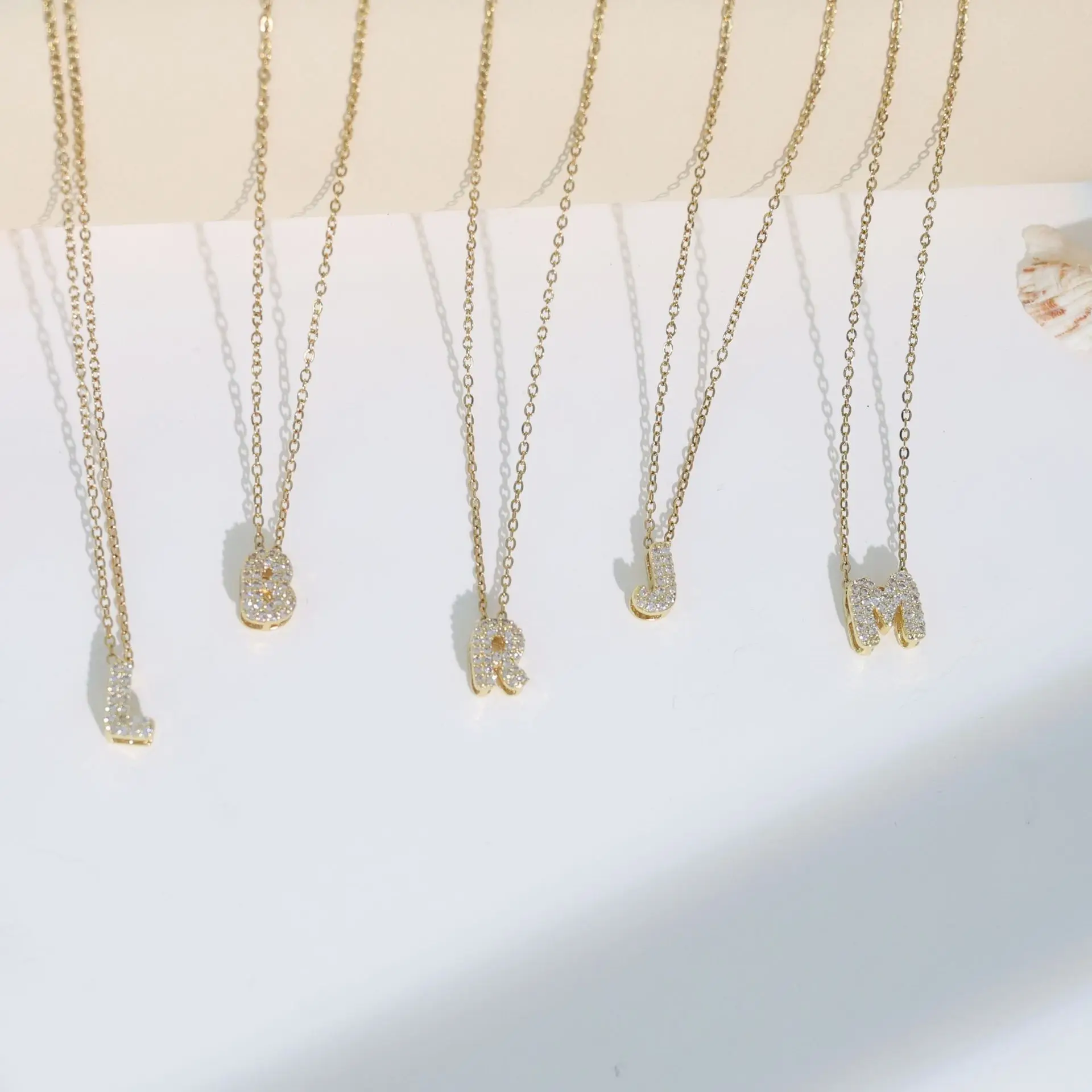 قلادات بأحرف فقاعية للنساء من الزركونيا بالأحرف الأولى قلادة مطلية بالذهب من الفولاذ المقاوم للصدأ سلسلة مجوهرات هدايا عيد الأم