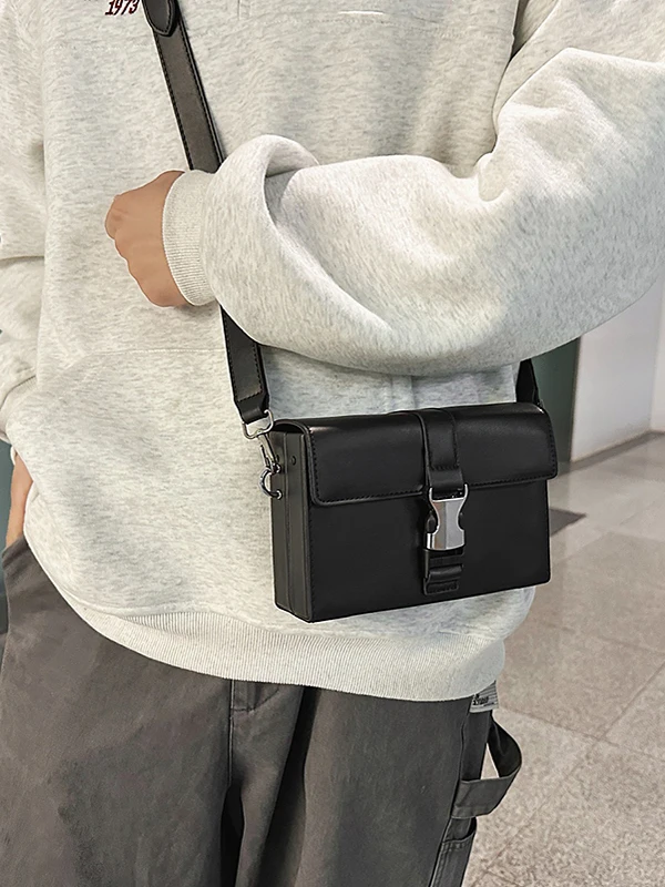 

Trendy PU Leather Hard Box Small Square Crossbody Bag for Men 2025 New Design Commuter Single oulder Bag Waterproof