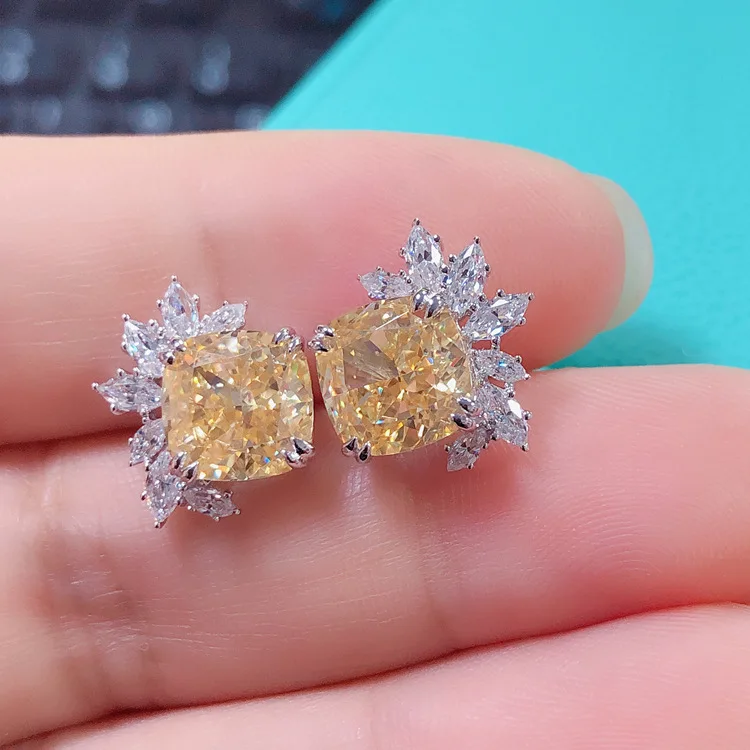 

PT950 platinum diamond earrings for women, fat square shaped earrings, 3 carats pink and yellow diamonds, fashionable earrings