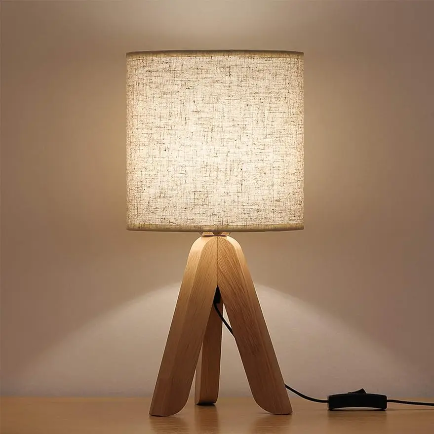 Petite lampe de table de chevet avec trépied en bois, lampe de chevet pour chambre à coucher, salon, bureau, maison avec abat-jour en tissu de lin