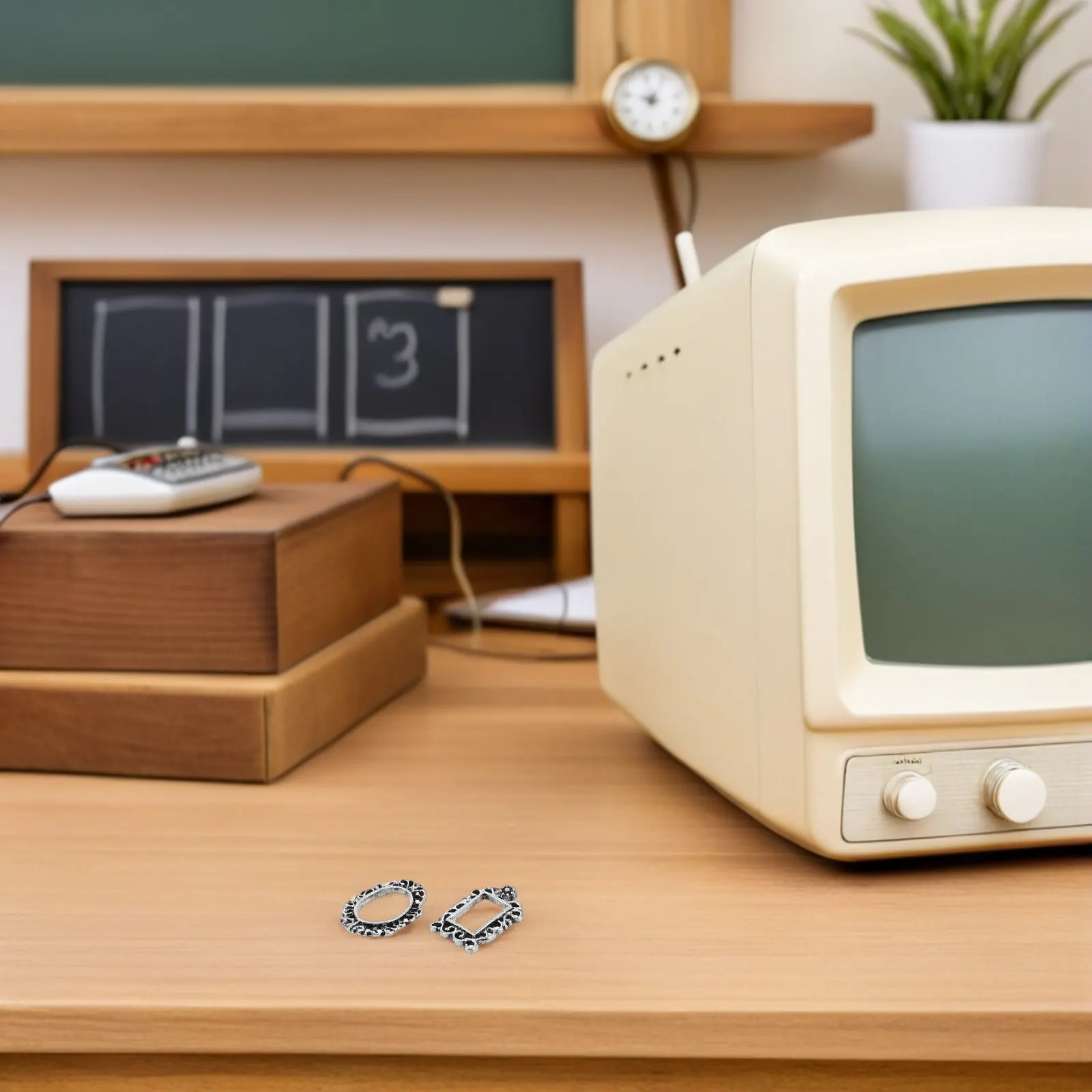 

120Pcs Mini Vintage Alloy Frames Retro Tiny Picture Frame Ornaments Mini Hanging Photo Frames Scene Decoration Micro Craft